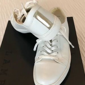 Kenneth Cole KAM white leather sneakers with gold detail size 8